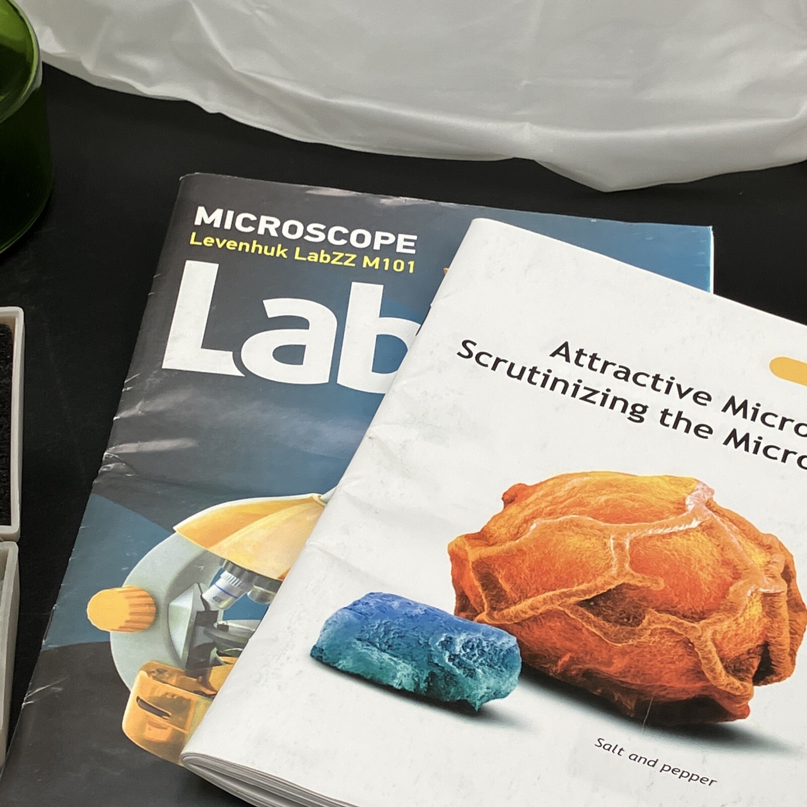 Levenhuk Microscope LabZZ M101 Zoom 640X Green