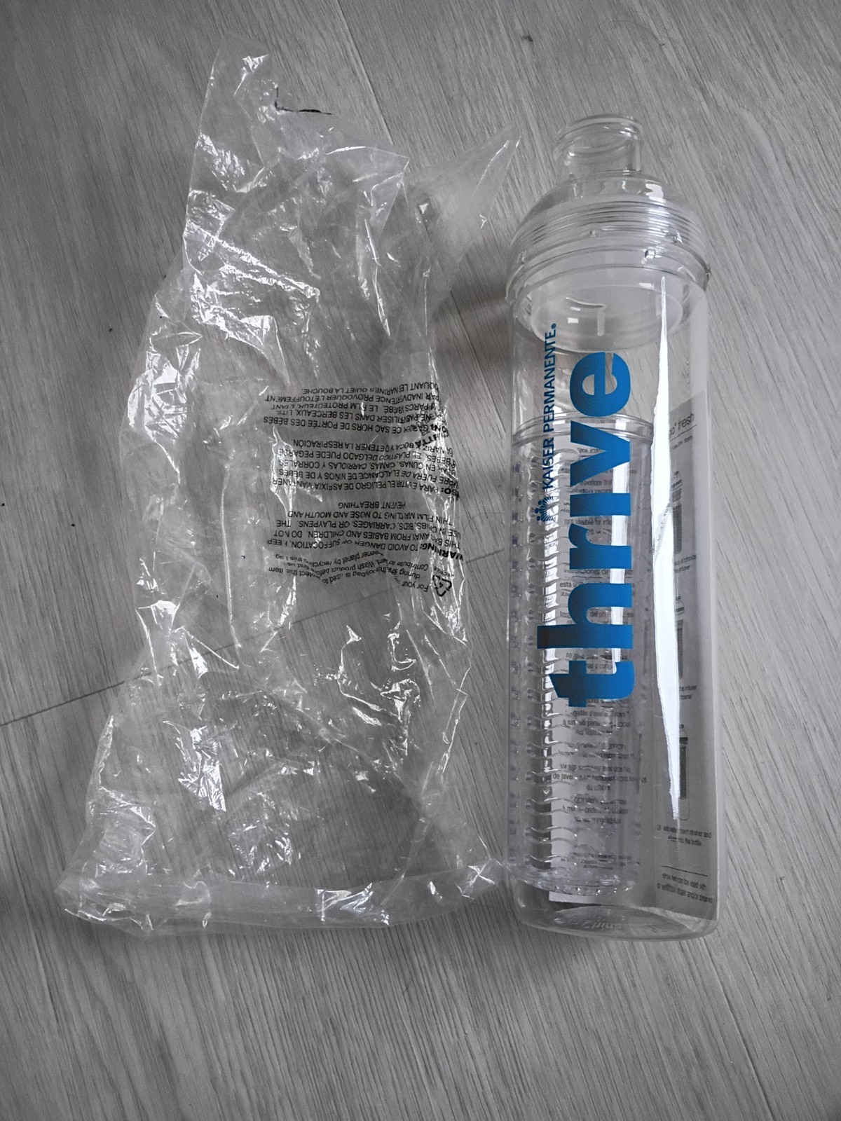 NEW Kaiser Permanente Thrive Water Bottle 27 oz infuse clear