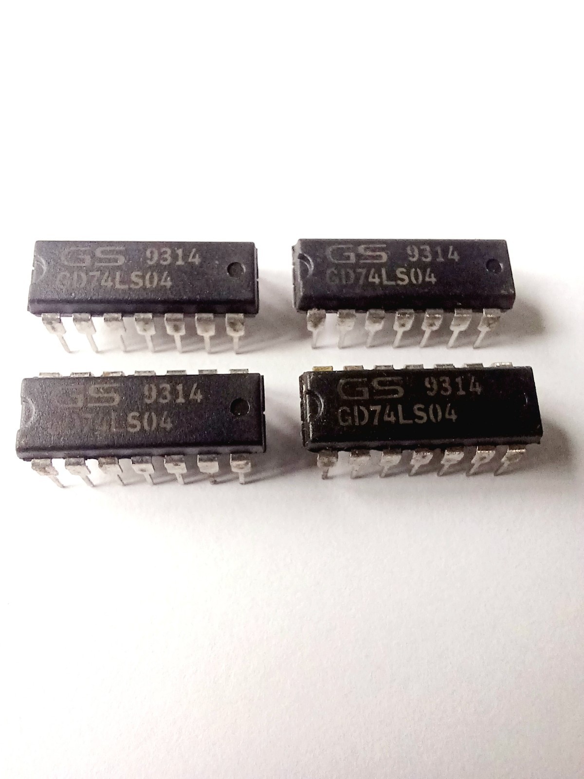 Lot of 4*  GD74LS04  Original Gold Star Semiconductor PDIP-14 Pin IC Chips  USA