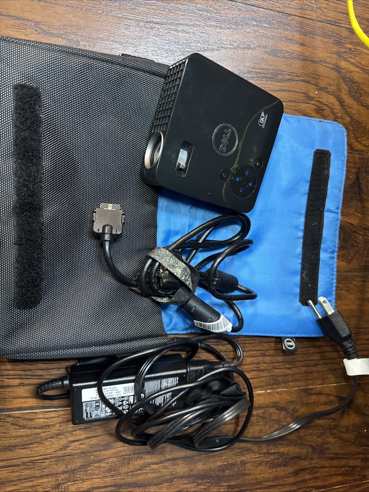 Dell M110 Mobile LED Projector with Case, Cables and Tripod Works