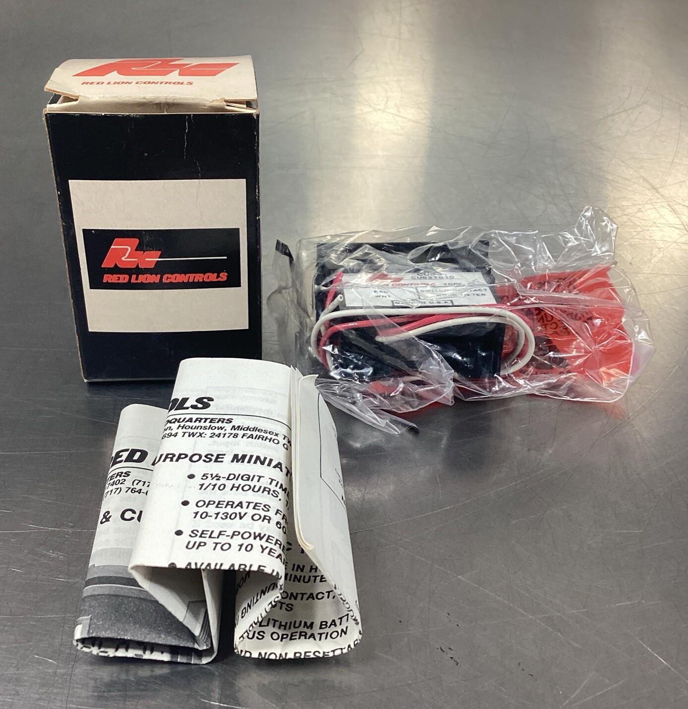 RED LION CONTROLS  CUB3T010  SWITCH CONTACT .1 HOUR METER     5D-15