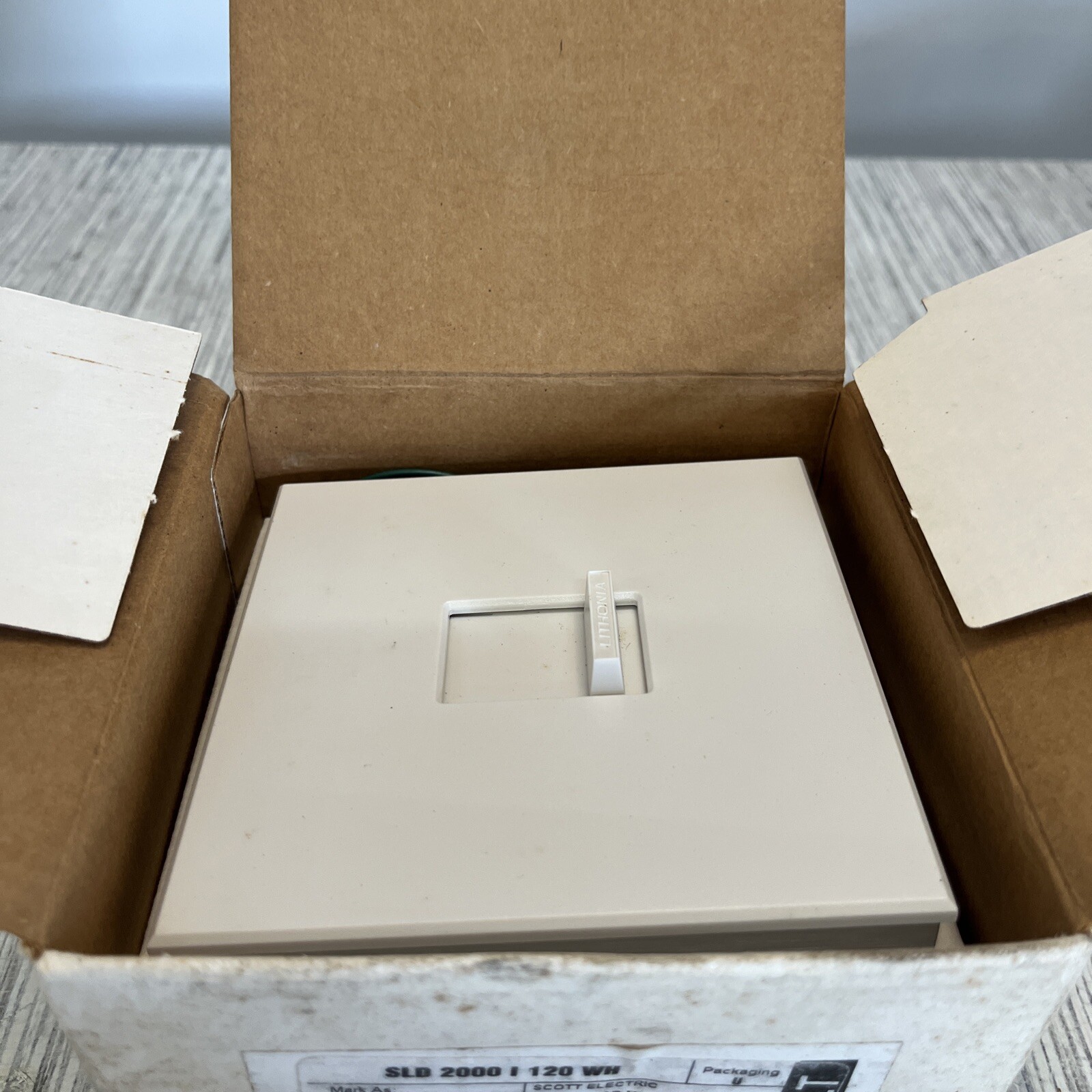 Lithonia Lighting SLD 2000 FD 120 IV Fluorescent Dimmer 4.5”x4.5” New Open Box