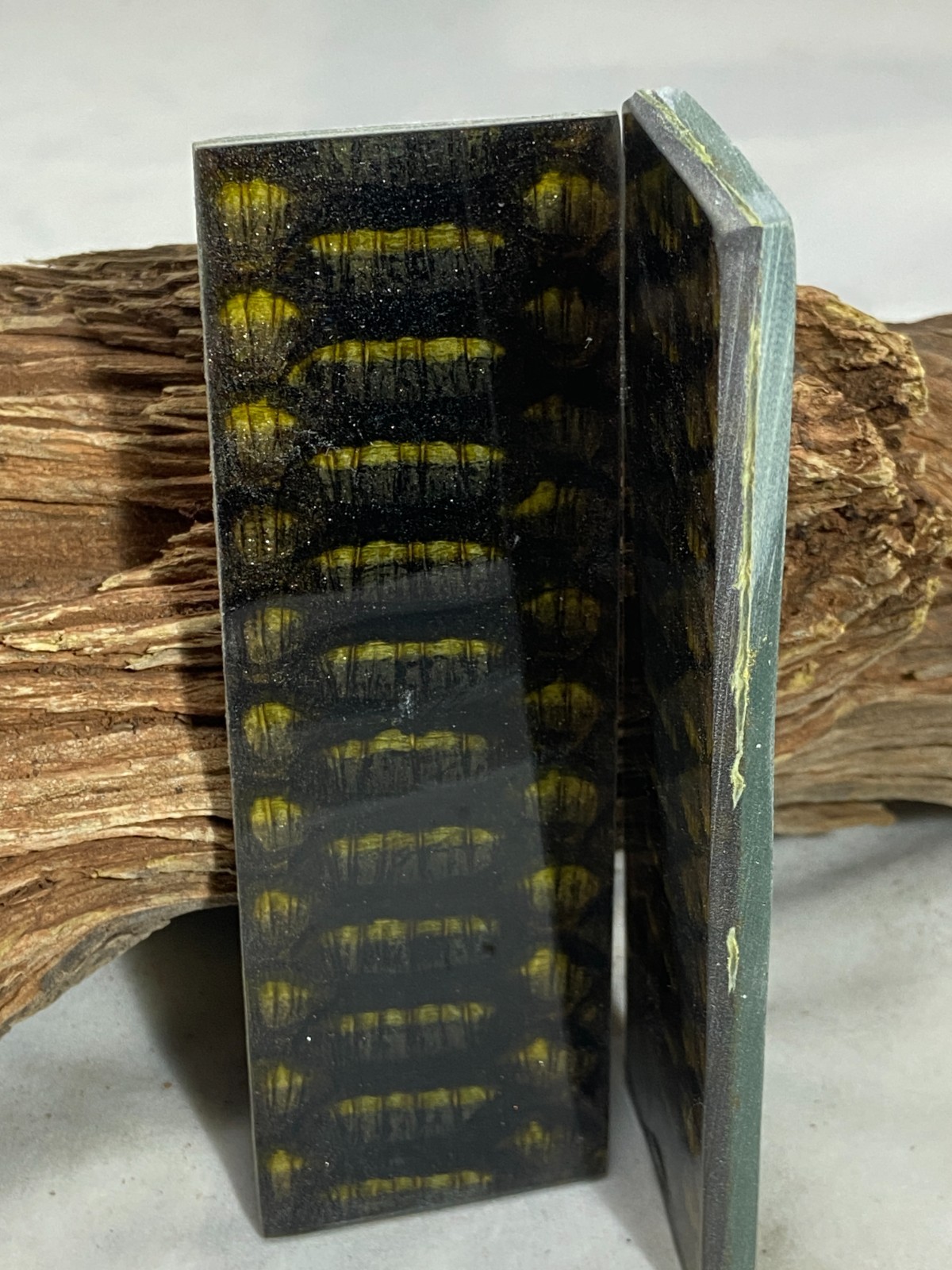 Python Snake Skin Knife Scales 1/4" (Pair) (197)