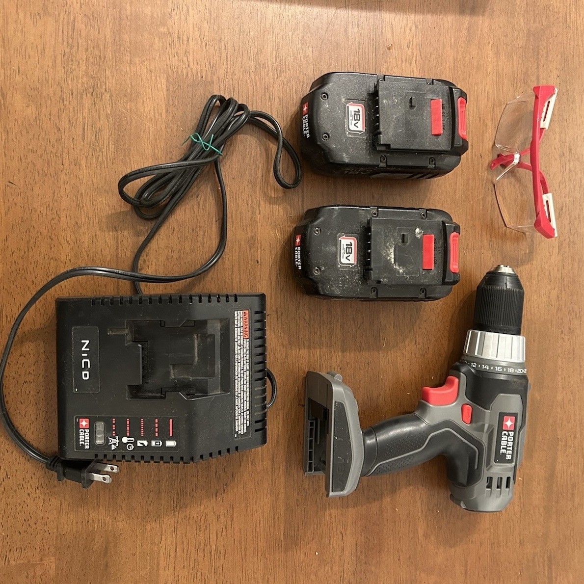 PORTER-CABLE 18V Cordless Drill/Driver Kit w/ 2 Li-Ion PC18B Batteries + Charger
