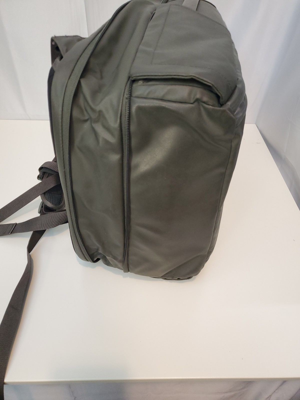 Nomatic Backpack 20L, Good Condition, Expands to 24L, Olive Color, $329 Value