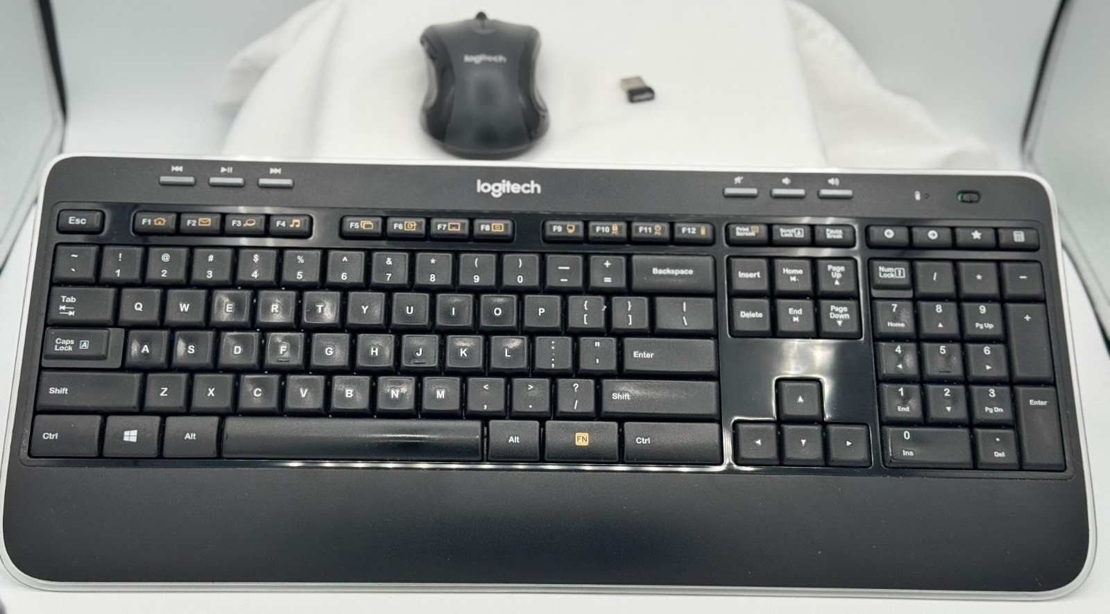 Logitech K520 Wireless Keyboard/Mouse/ and USB Adapter - Tested -Great Condition