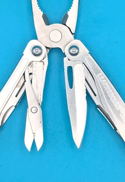 LEATHERMAN WINGMAN MULTI-TOOL! FAST SHIPPING!