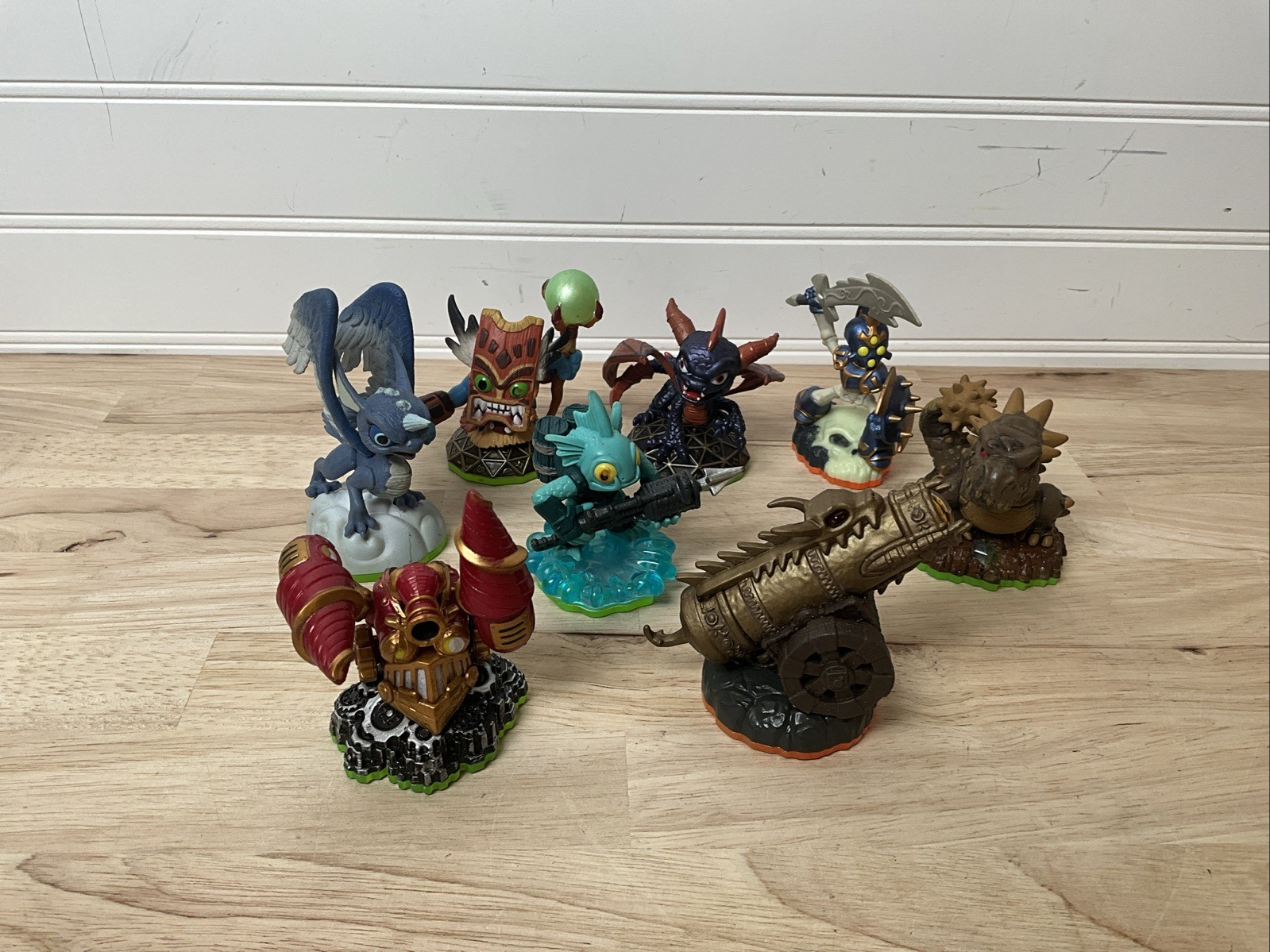 Skylanders Action Figures Set of 8 Spyro Activision 2011 Bundle Lot Pre-owned