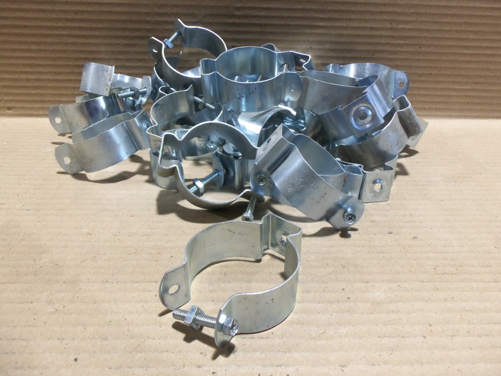 NEW LOT OF 30 MINERALLAC #5 2" CONDUIT HANGER EMT