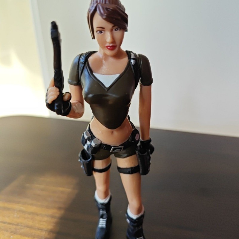 Tomb Raider Lara Croft Figure toy  with Removable Weapon