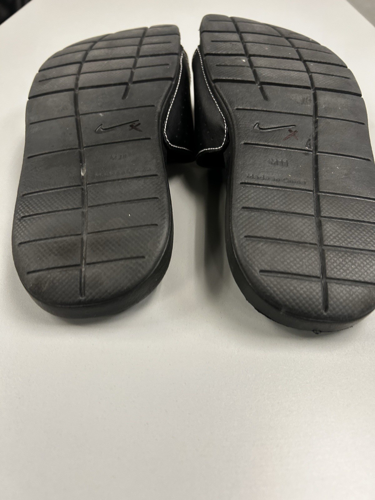 Nike COMFORT Slide 2 Sandal Men's Size 11 Black/Metallic Silver 415205 002