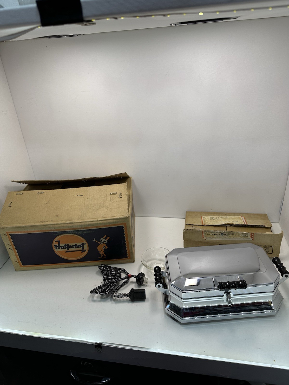 NOS 1935 GE Hotpoint “ The Gem Box Cooker” With Waffle Plates Attic Find