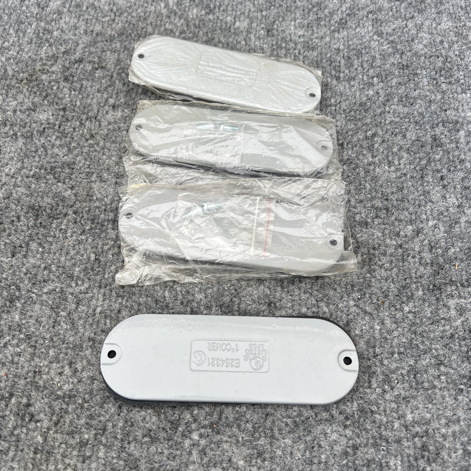 Lot Of 4 - UMI CG-100 1"  1" Aluminum Cover & Neoprene Gasket New