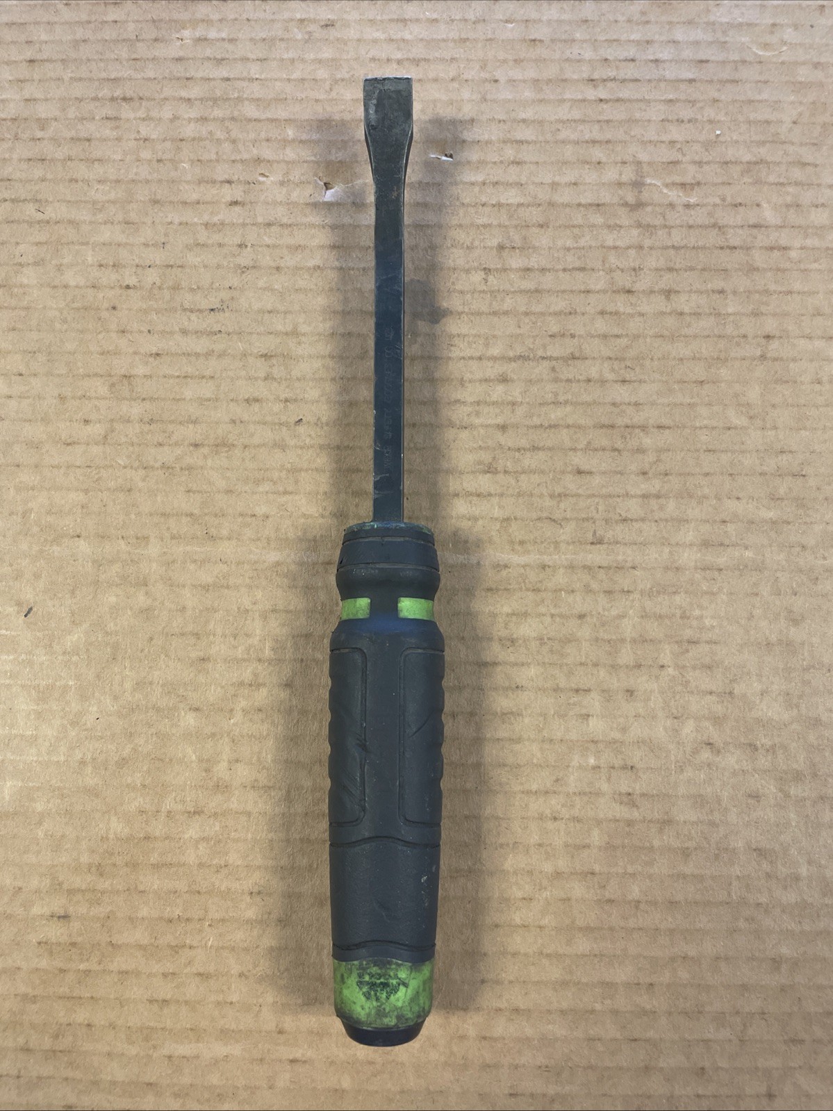 (J2425)Mac Tools PB12CG 3/8" Curved Head 12" Pry Bar Capped Comfort Handle Green