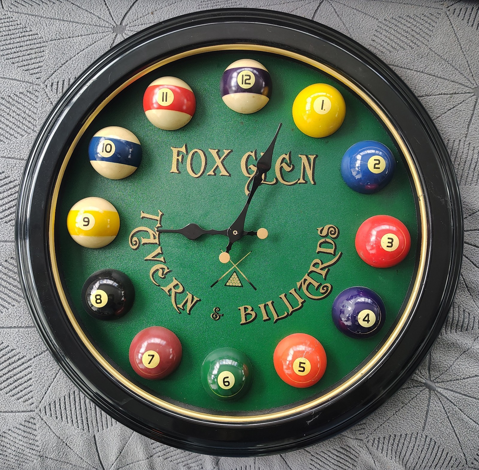 VINTAGE FOX GLEN TAVERN & BILLIARD  18” ROUND WALL  CLOCK
