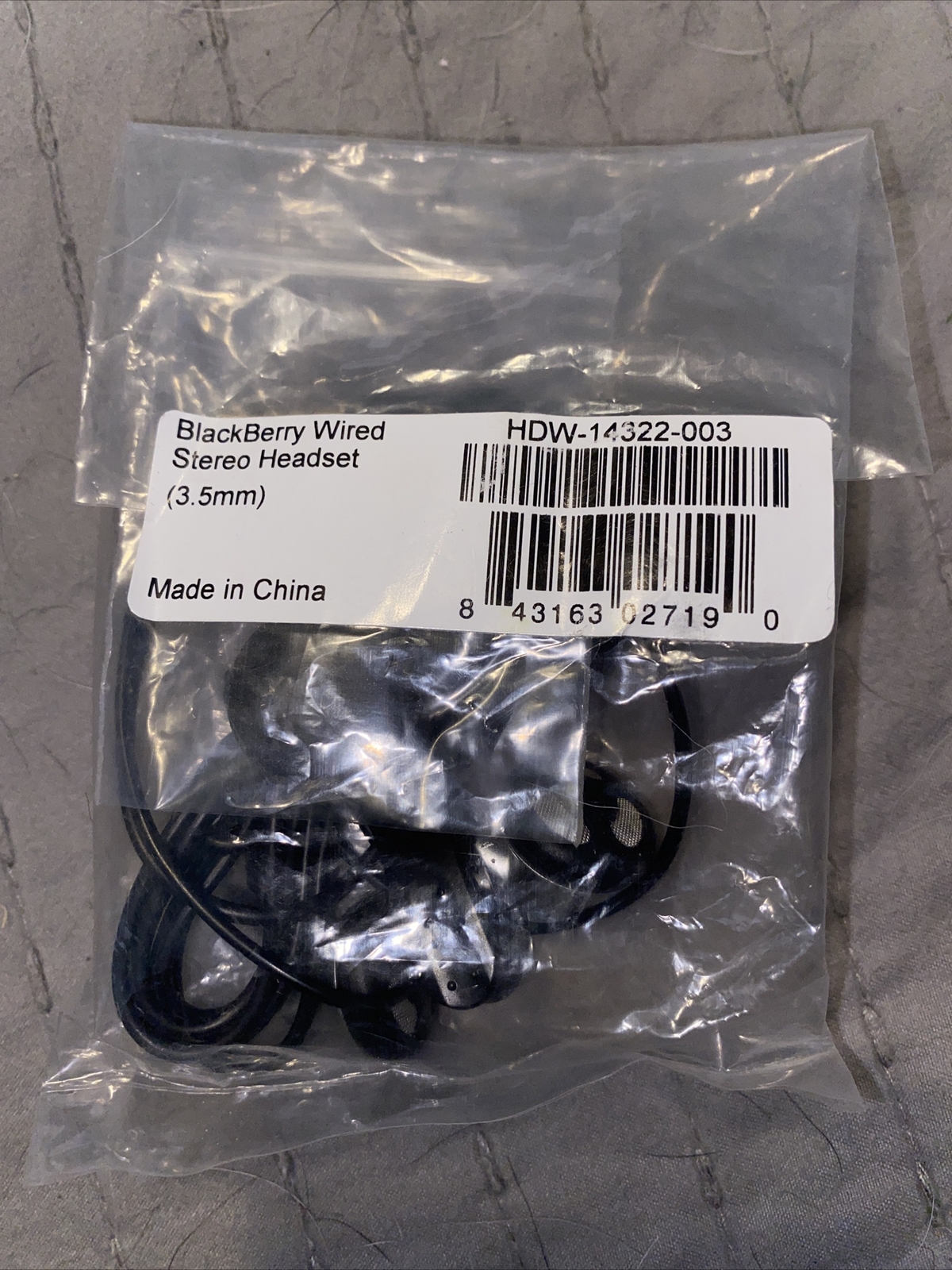 BlackBerry HDW-14322-003 Black In-Ear Only Headsets. New in unopened package.