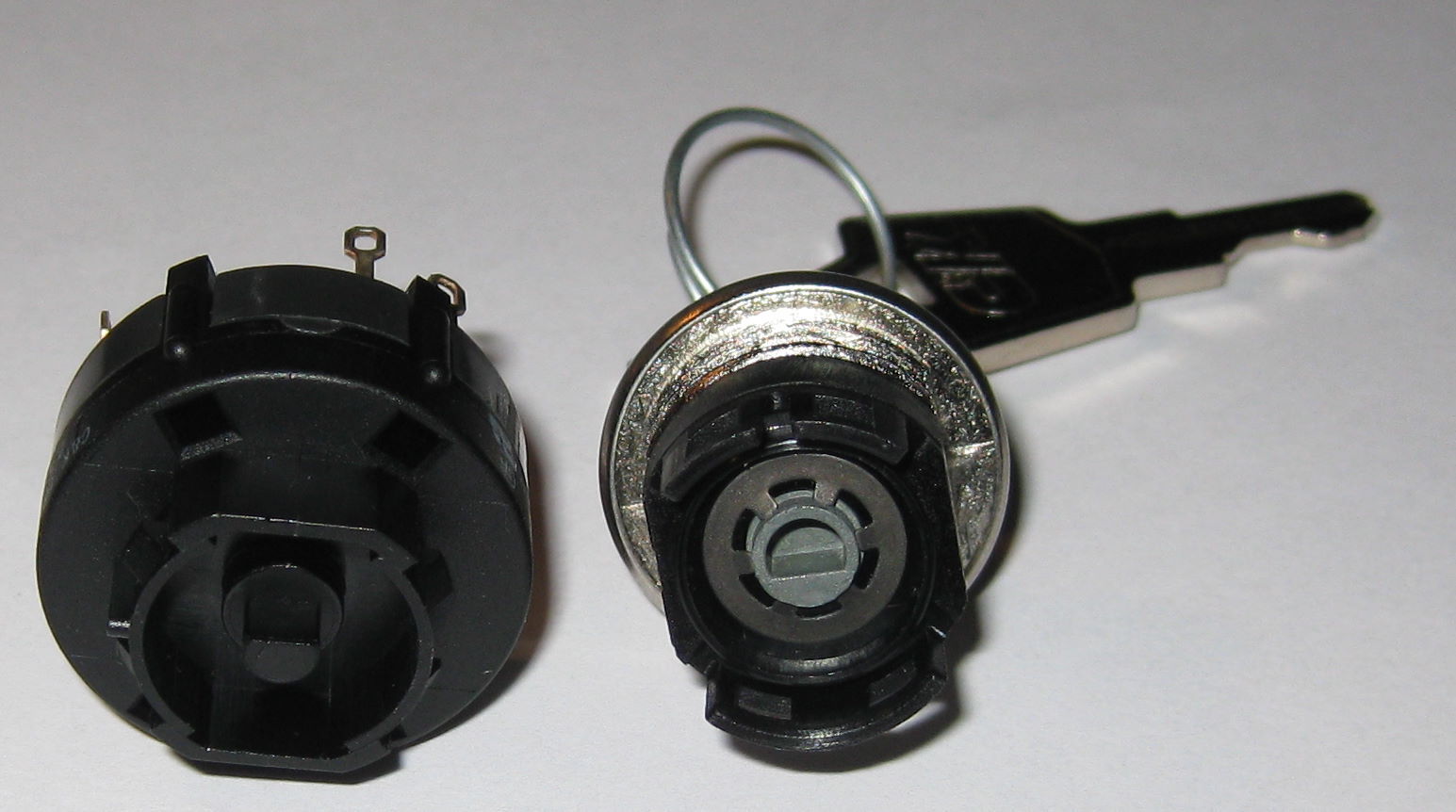 C&K Rotary Keylock Switch - 3 Position C and K Double Pole Switchlock - 2.5 A