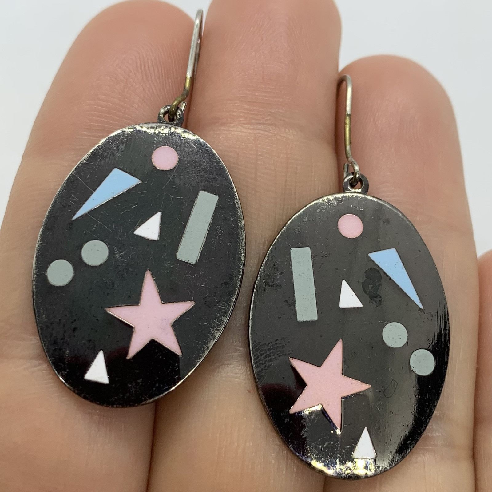 VTG ROMAN SIGNED RETRO CLOISONNE GUNMETAL GEOMETRIC OVAL EARRINGS HOOK DANGLE