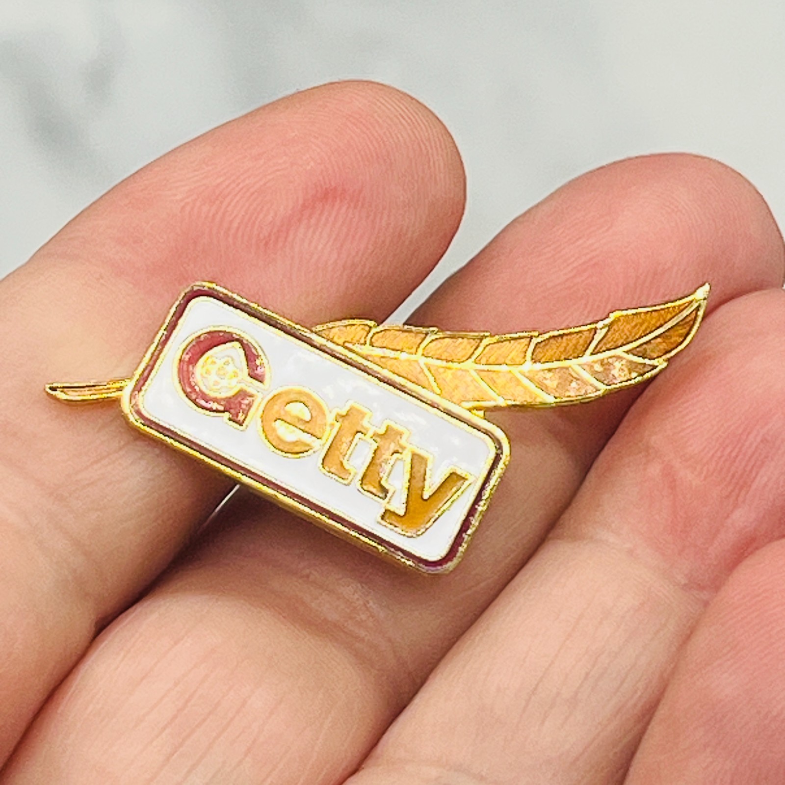 Vintage GETTY PETROLEUM Gas & Oil Company Logo Gold Tone Metal Hat Lapel Pins
