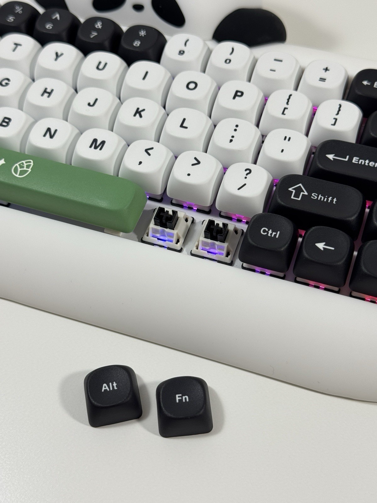 YUNZII Mechanical Keyboard Wireless RGB Backlit White Black Green QWERTY Layout