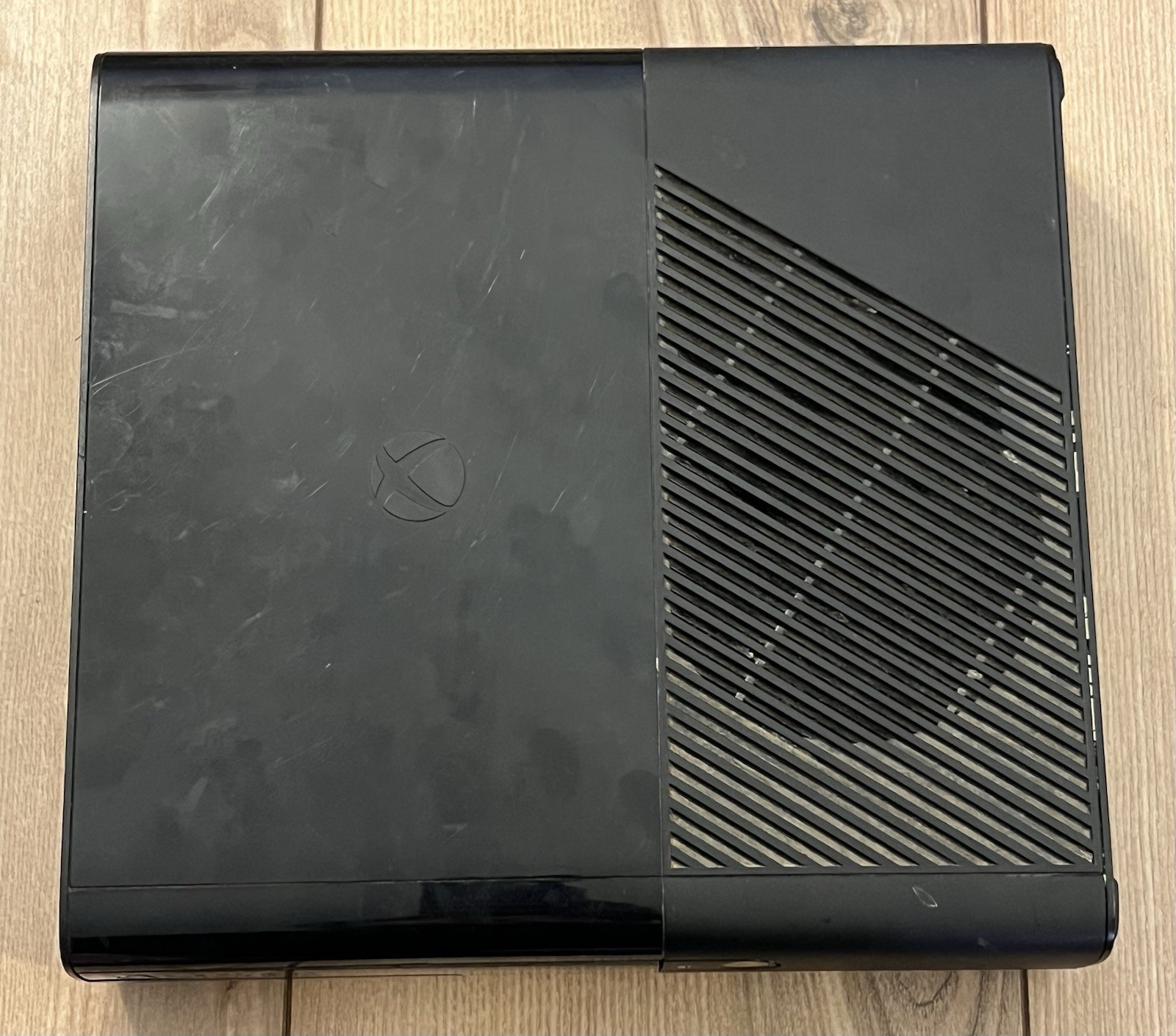 Microsoft Xbox 360 E Console Only FOR PARTS OR REPAIR Powers On Over Heats Read