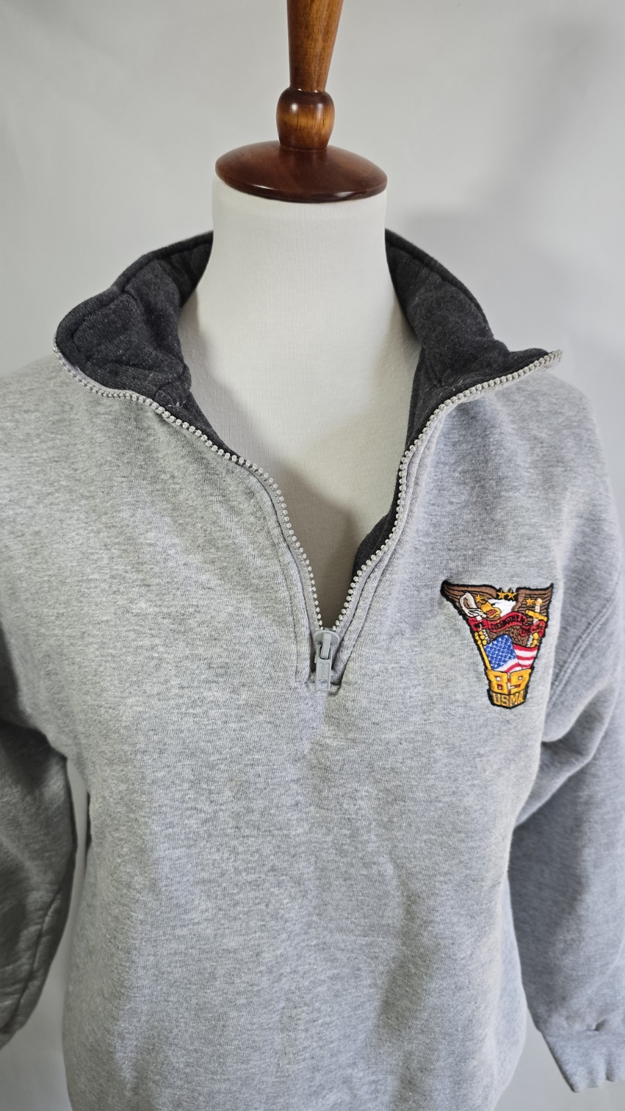 1989 USMA Crest Embroidered On A Fruit Of The Loom Sweatshirt Size M Nostalgia