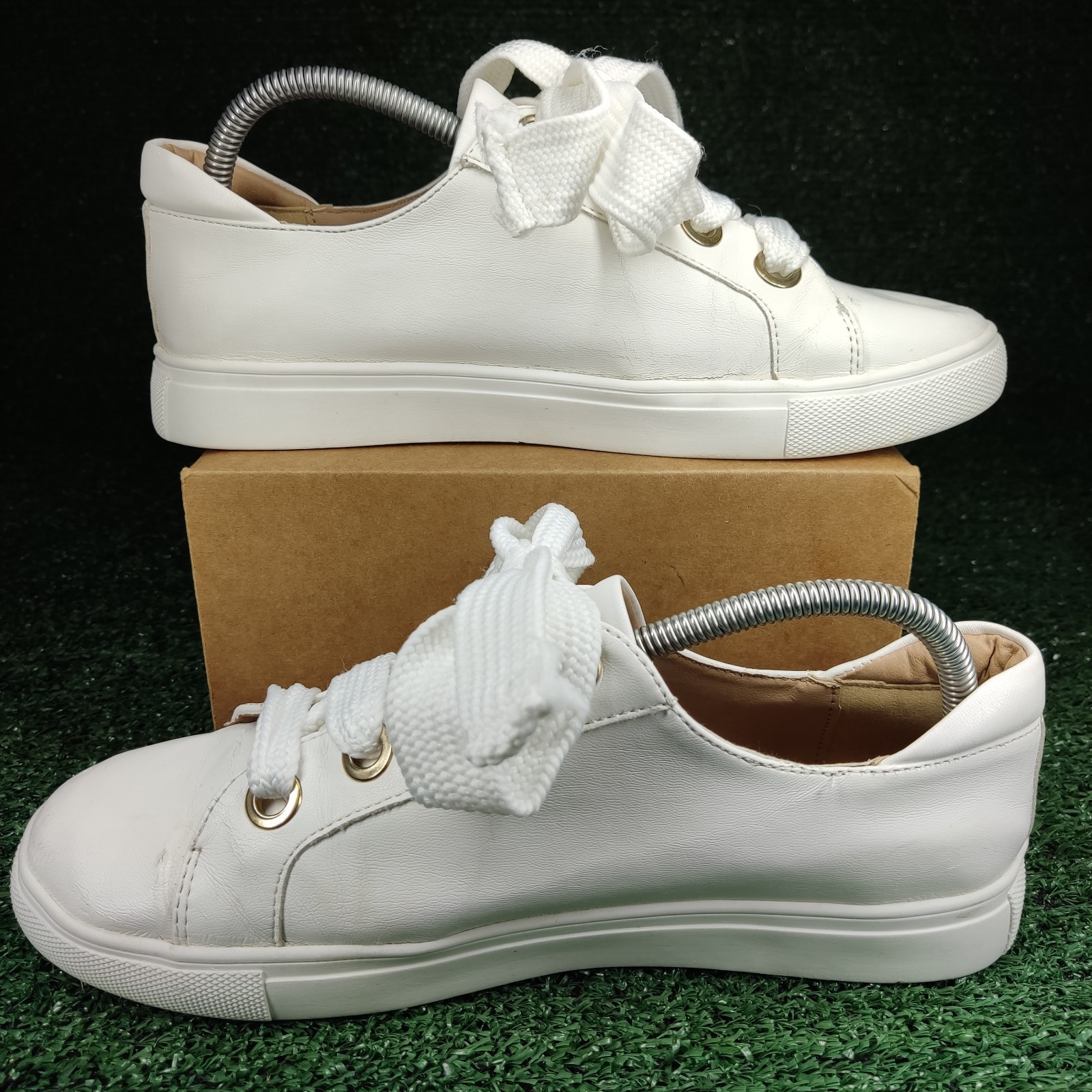 LOFT Women's Sneakers Lace Up Casual White Shoes Size 8.5