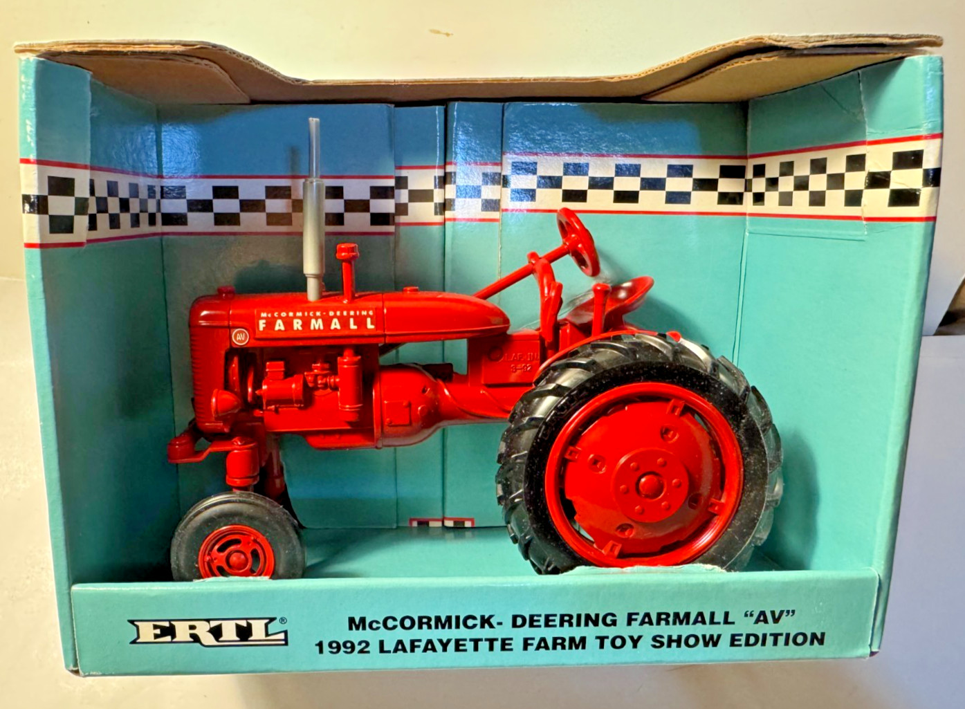 ERTL MCCORMICK-DEERING FARM ALL "AV" 1992 LAFAYETTE FARM TOY SHOW EDITION NICE!