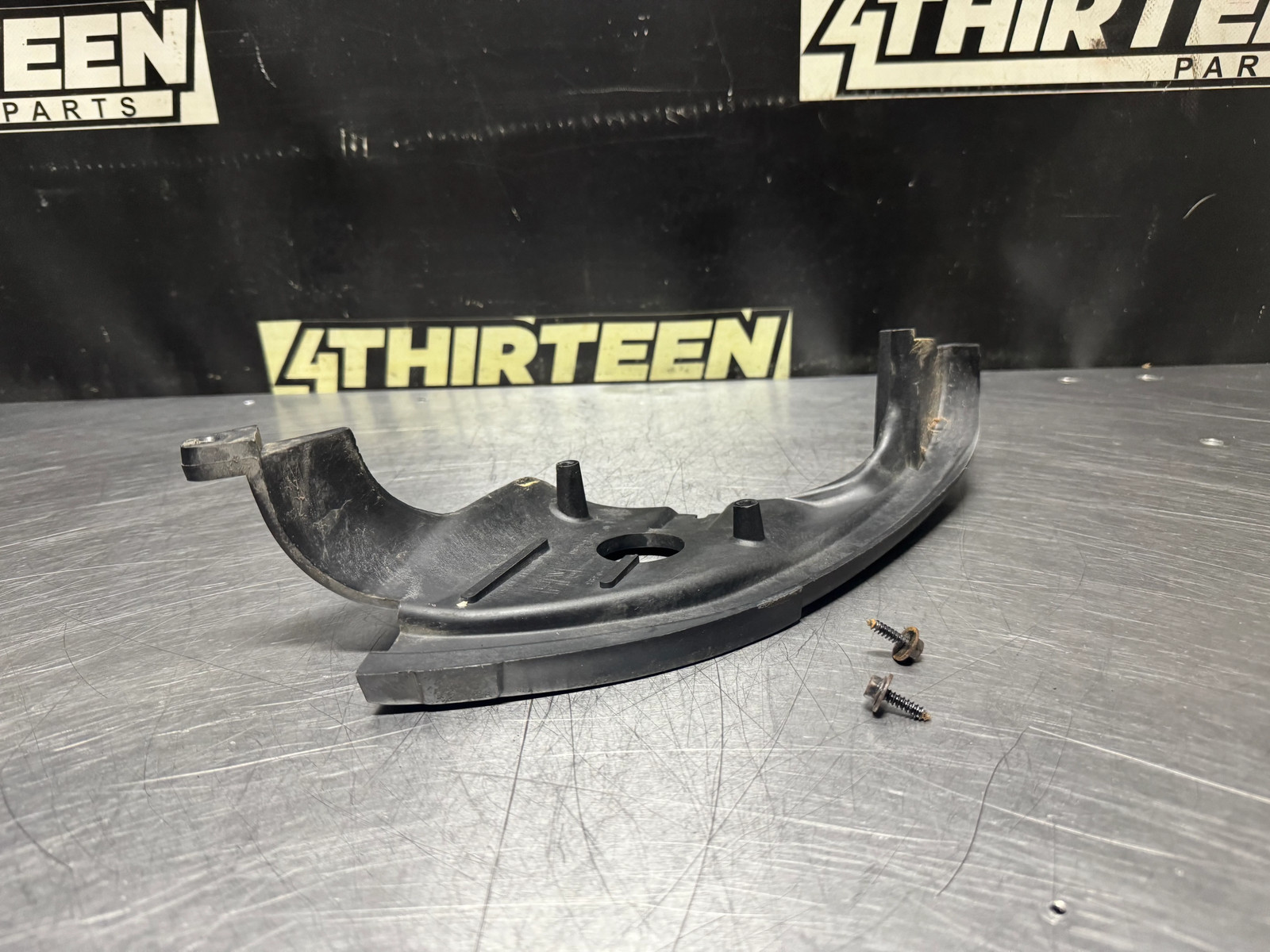97-04 C5 CORVETTE RH PASSENGER SIDE FOG LIGHT MOUNTING BRACKET 10269680 OEM N511