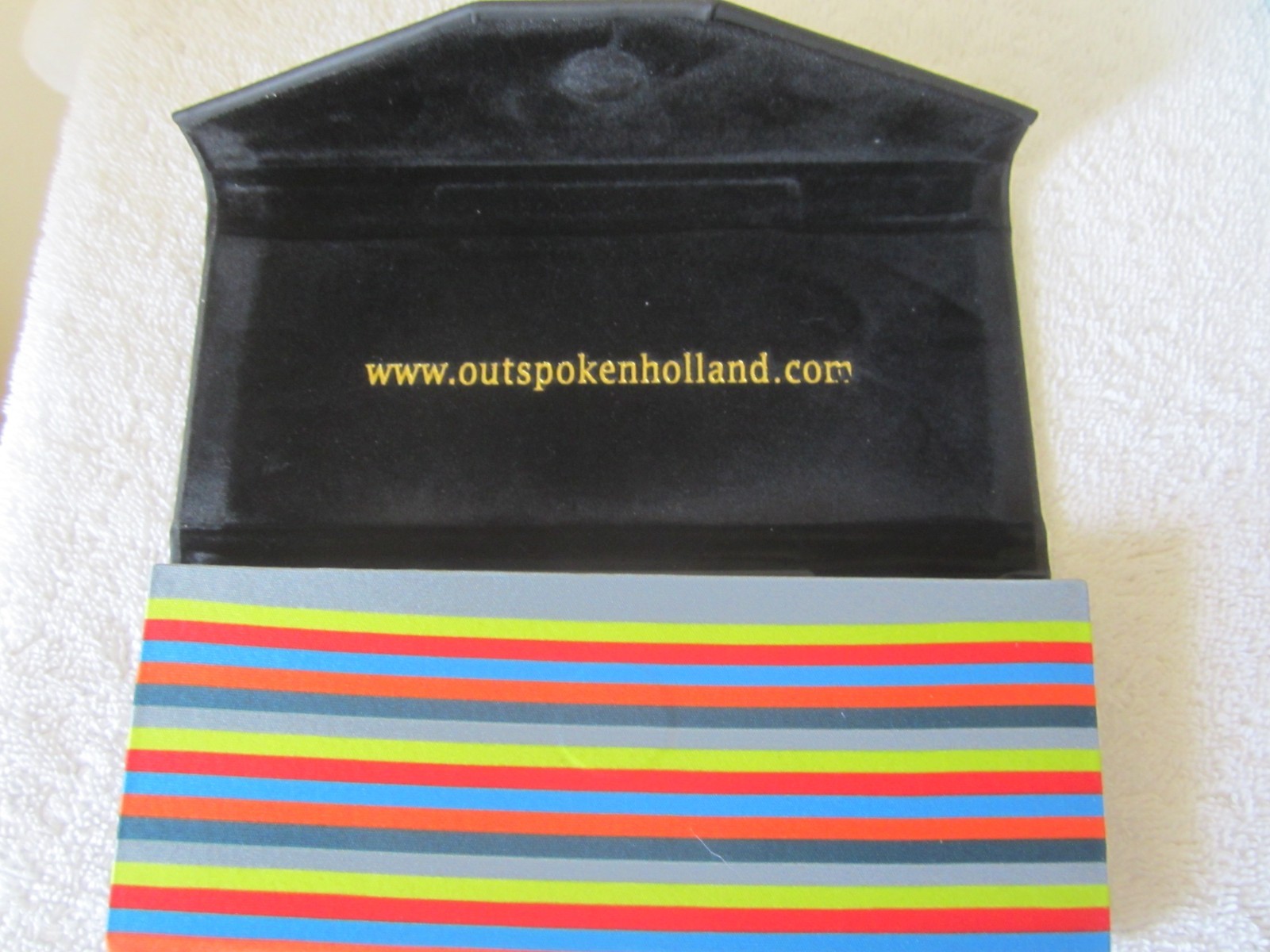 OUTSPOKEN Eyeglasses Case W Magnetic Closure