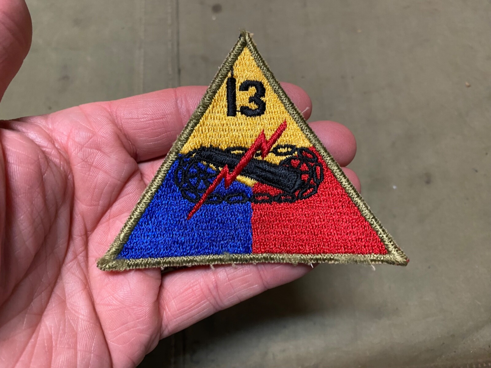 ORIGINAL WWII US ARMY 13TH ARMORED TANK DIVISION JACKET SLEEVE INSIGNIA PATCH
