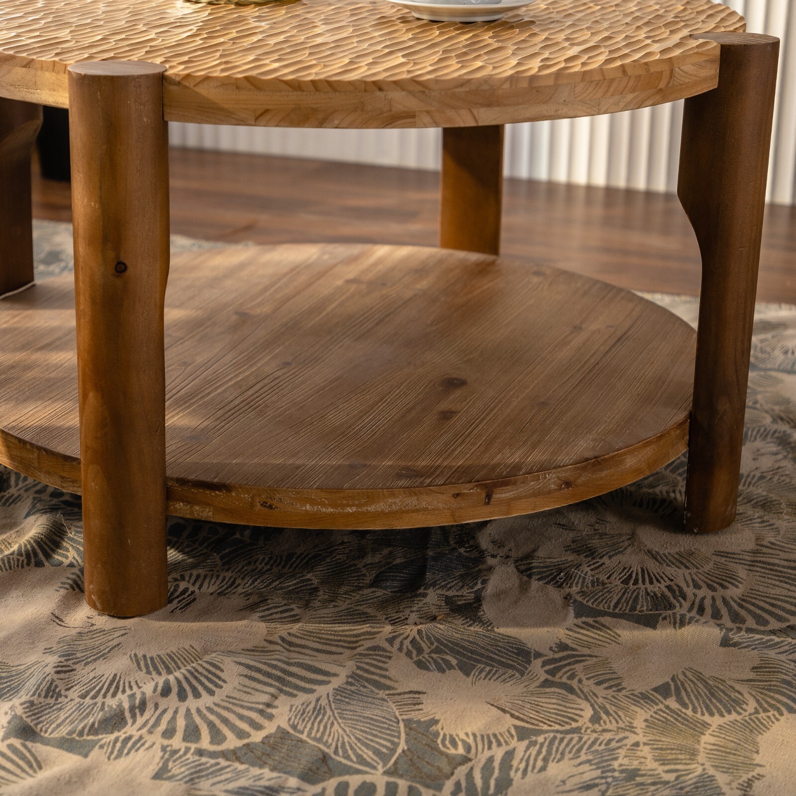 Round Coffee Table with Solid Wood for Living Room, 2-Tier Round Coffee Table