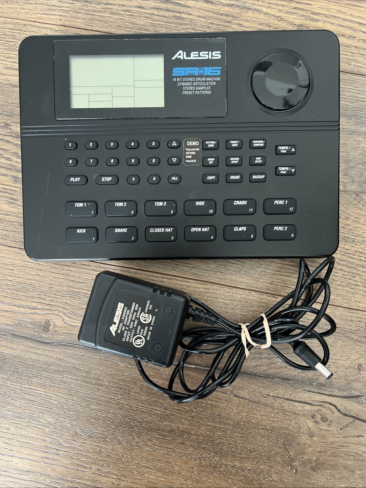 Alesis SR16 Digital Drum Machine/Module