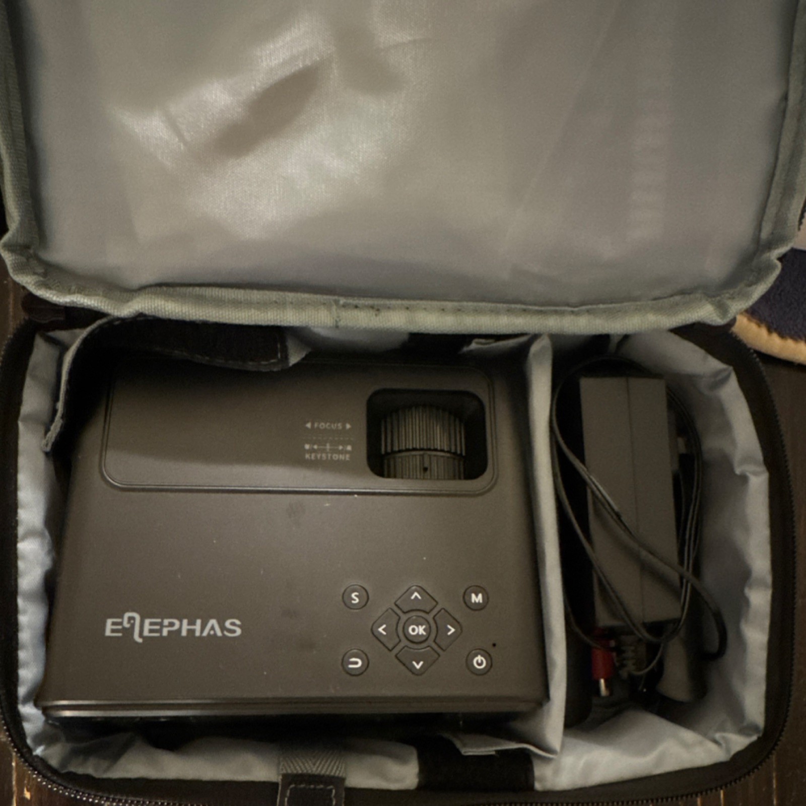 Elephas  bundle  Black Theater Projector with Carrying Case