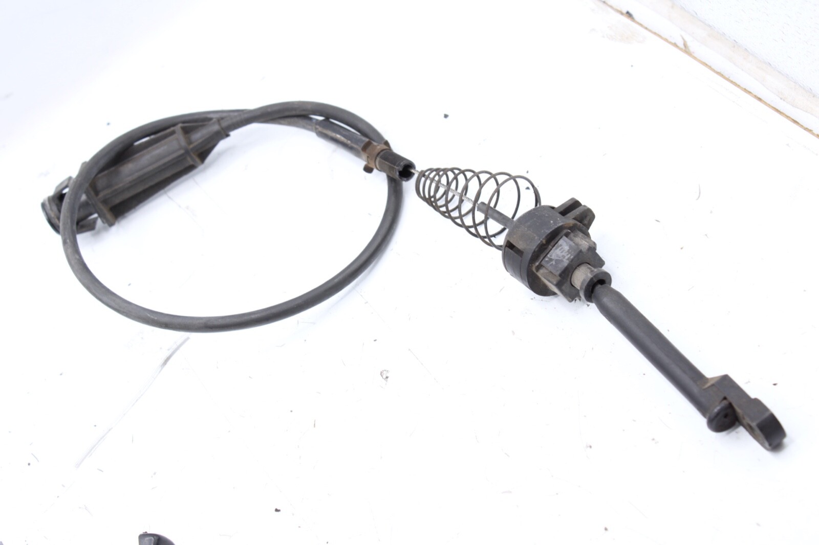gm 1988 - 1993 c1500 c2500 c3500 15985837 15679742 cable cruise control oem b18