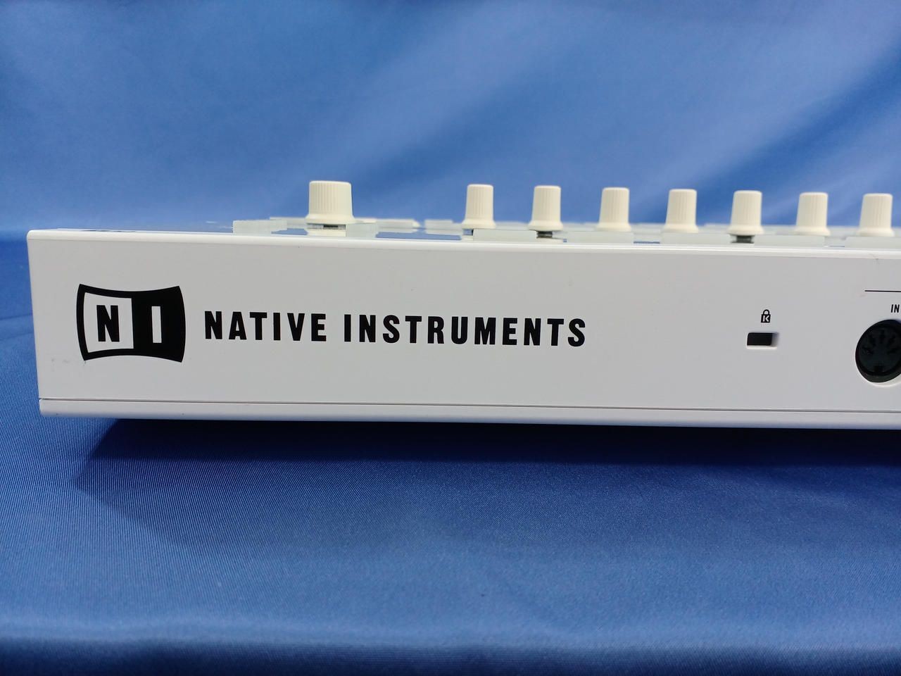 NATIVE INSTRUMENTS Junk Groove Making System MASCHINE STUDIO Used