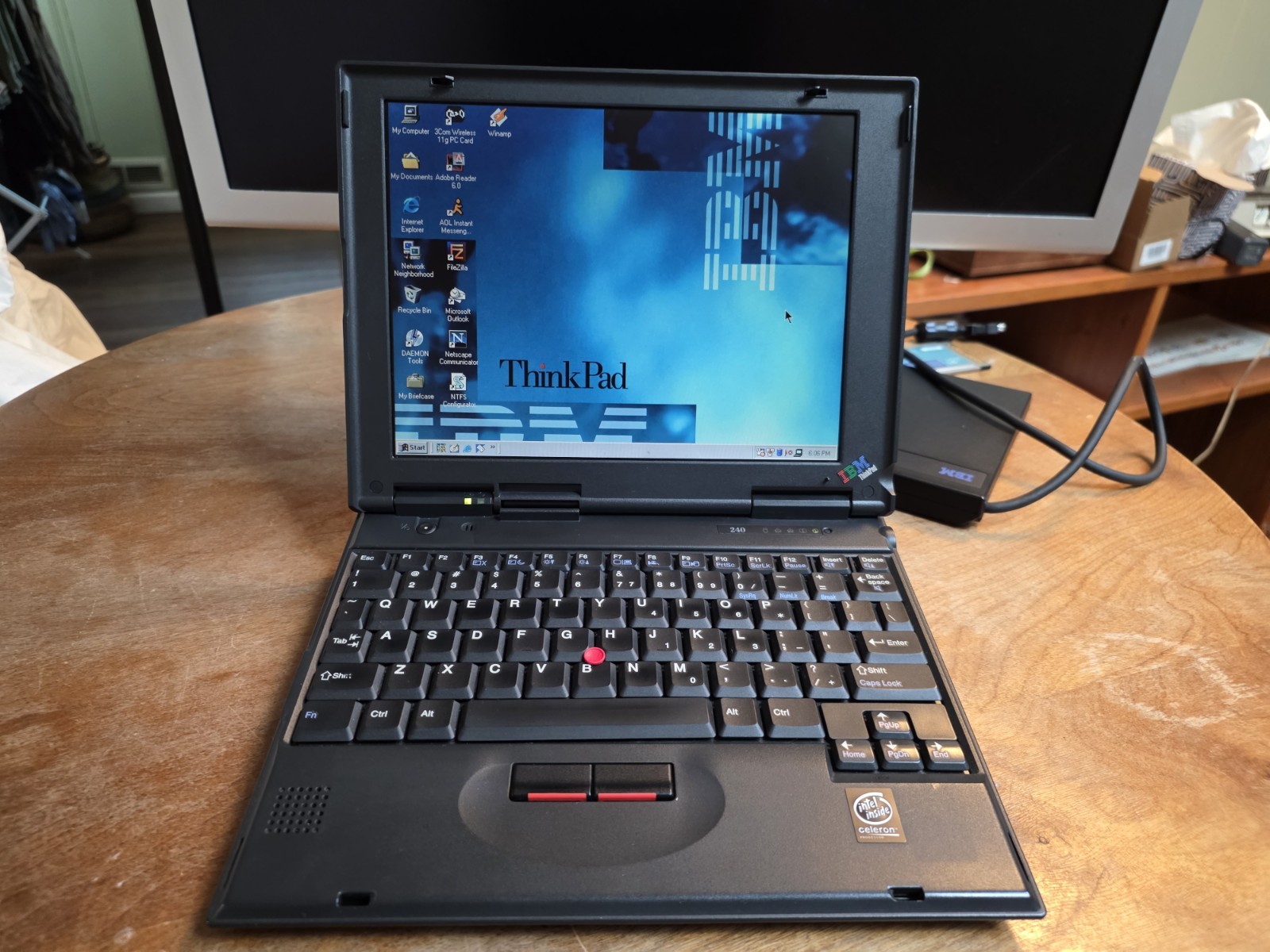 IBM Thinkpad 240 Subnotebook - Works, Clean, Good Condition, Accessories