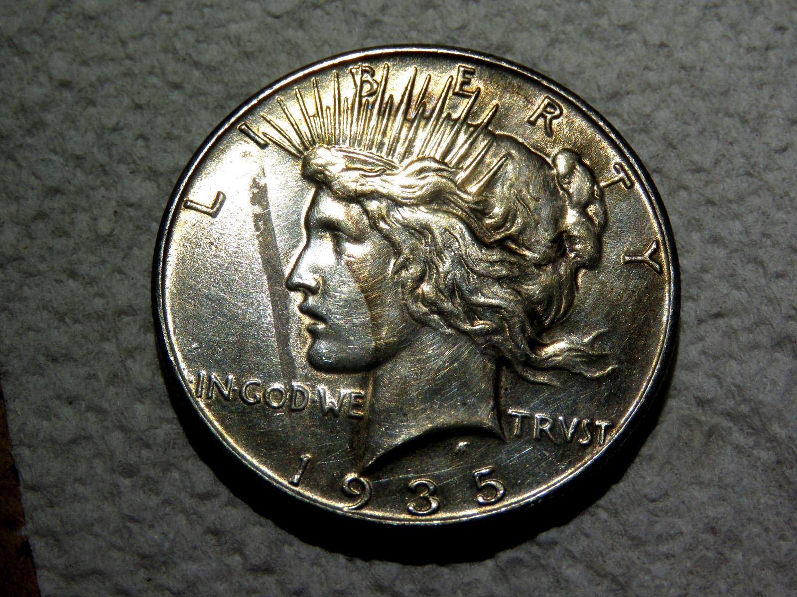 ORIGINAL Uncirculated  1935-P PEACE SILVER DOLLAR NICE COIN W4