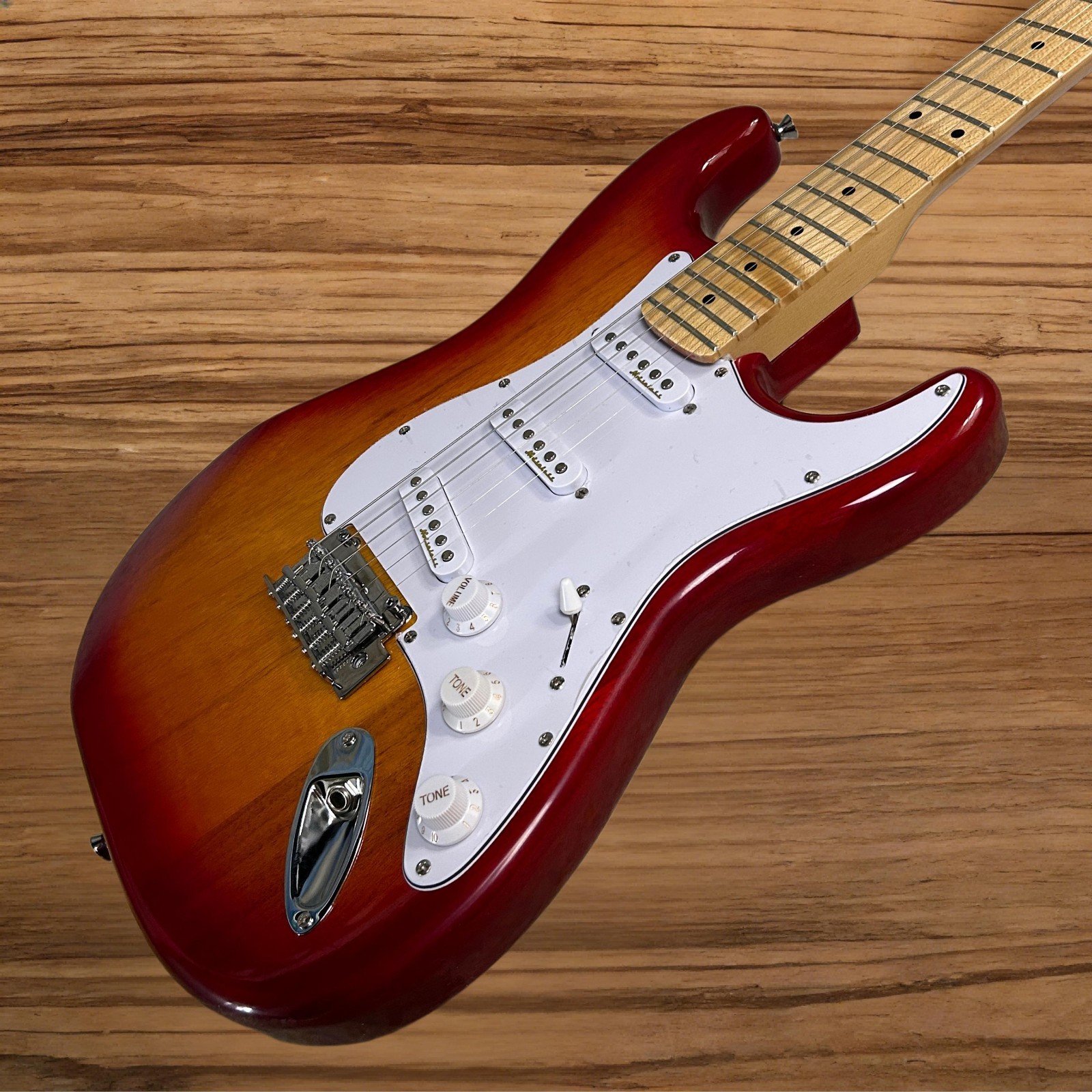 ST Electric Guitar Cherry Sunburst Color Mahogany Body Maple Fretboard 22 Frets
