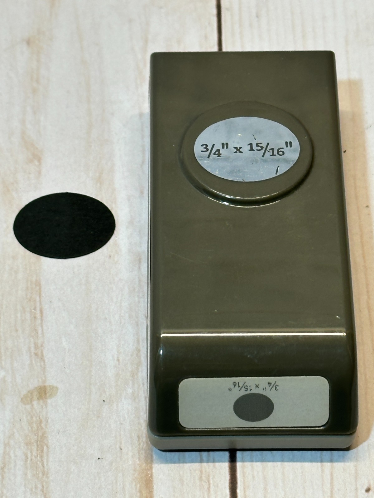Stampin Up! Small Oval 3/4" x 15/16" Paper Punch