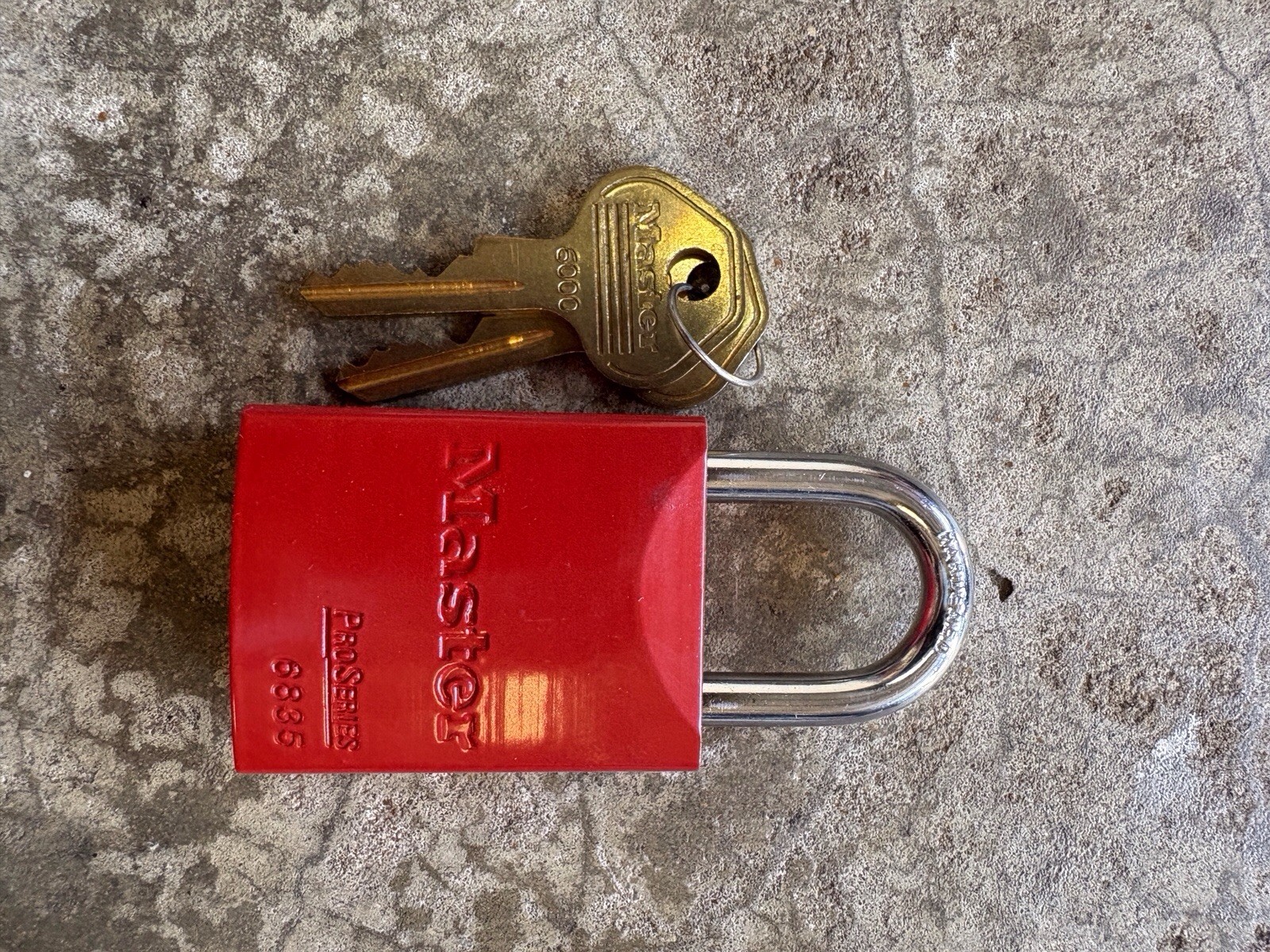 Masterlock 6835RED SAFTEY Lockout Padlock. Pro Series. REKEYABLE