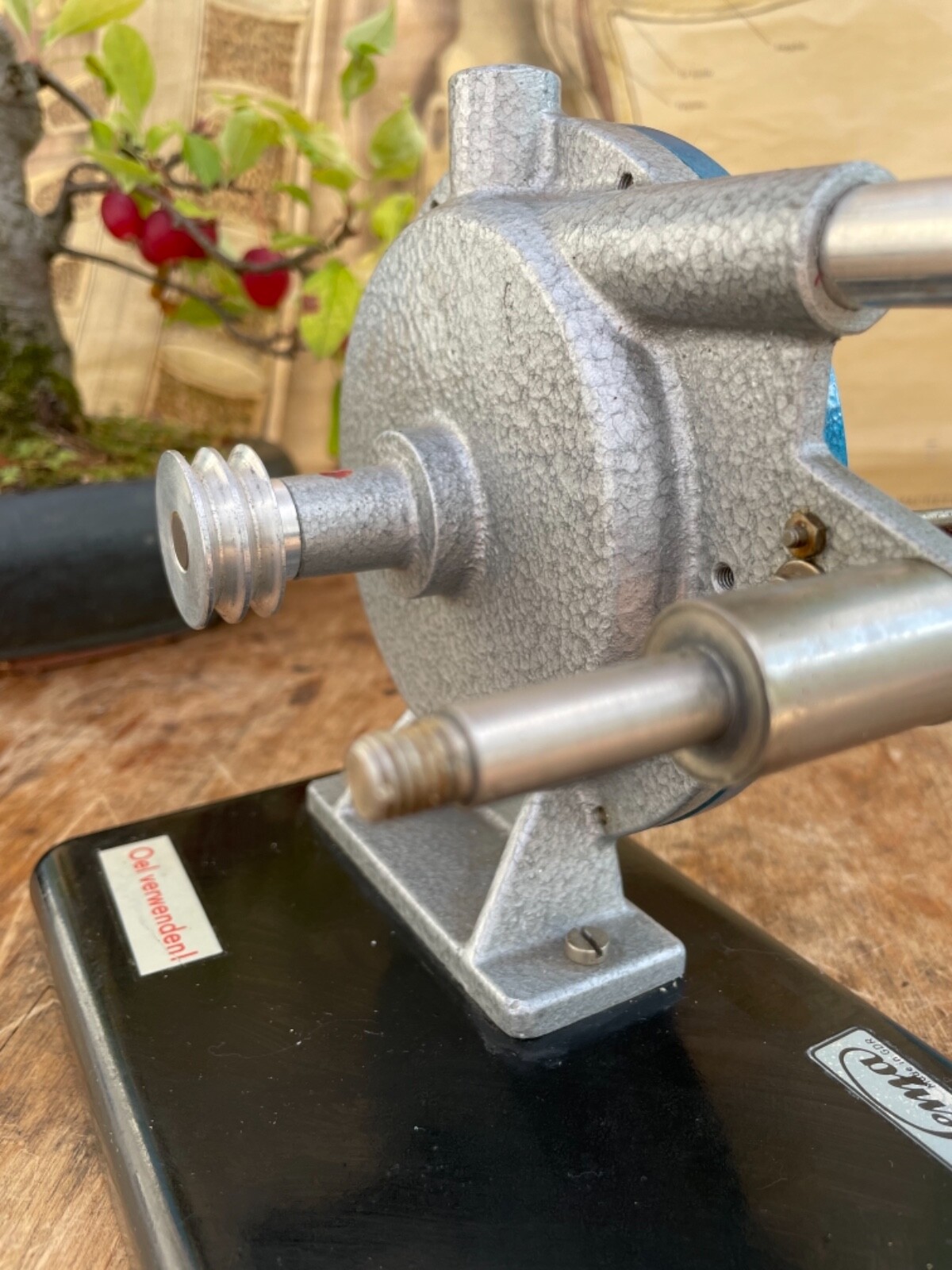 Vintage OIL PUMP by HEMA - ENGINE cutaway educational model scale model motoring