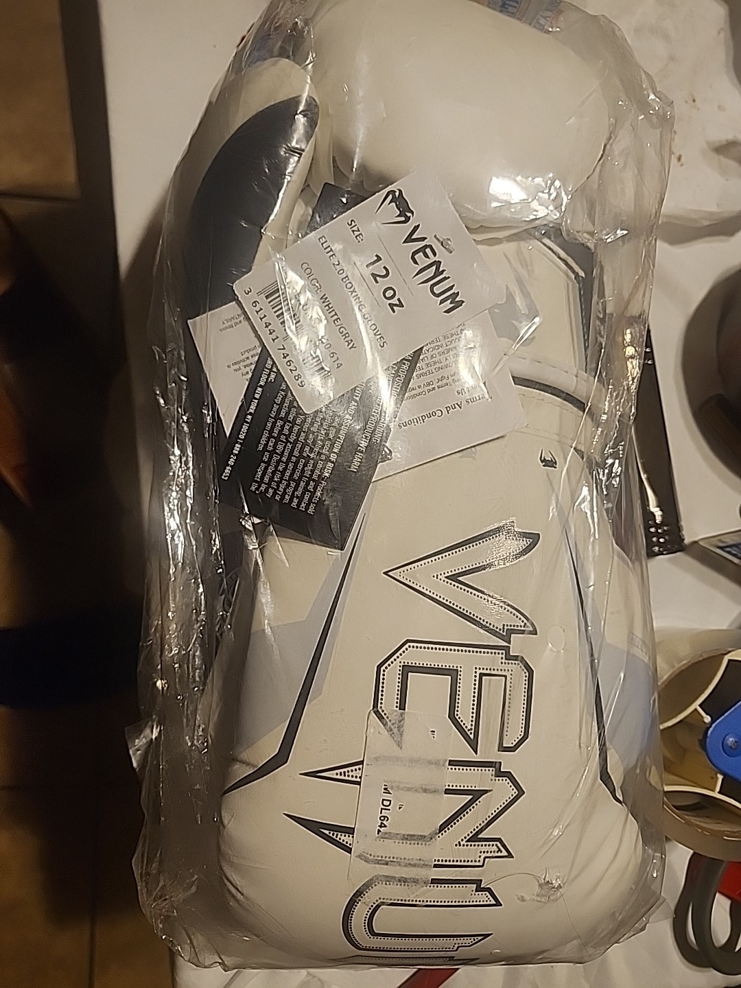 VENUM ELITE 2.O BOXING GLOVES 12OZ NEW