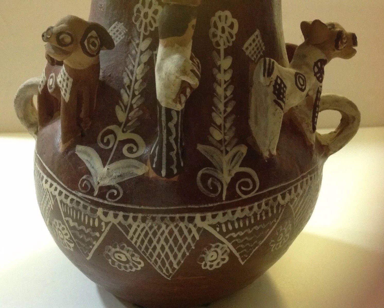 VTG RAQUEL'S COLLECTION Peruvian Handmade Terra Cotta Clay Vase 3-D Figurines
