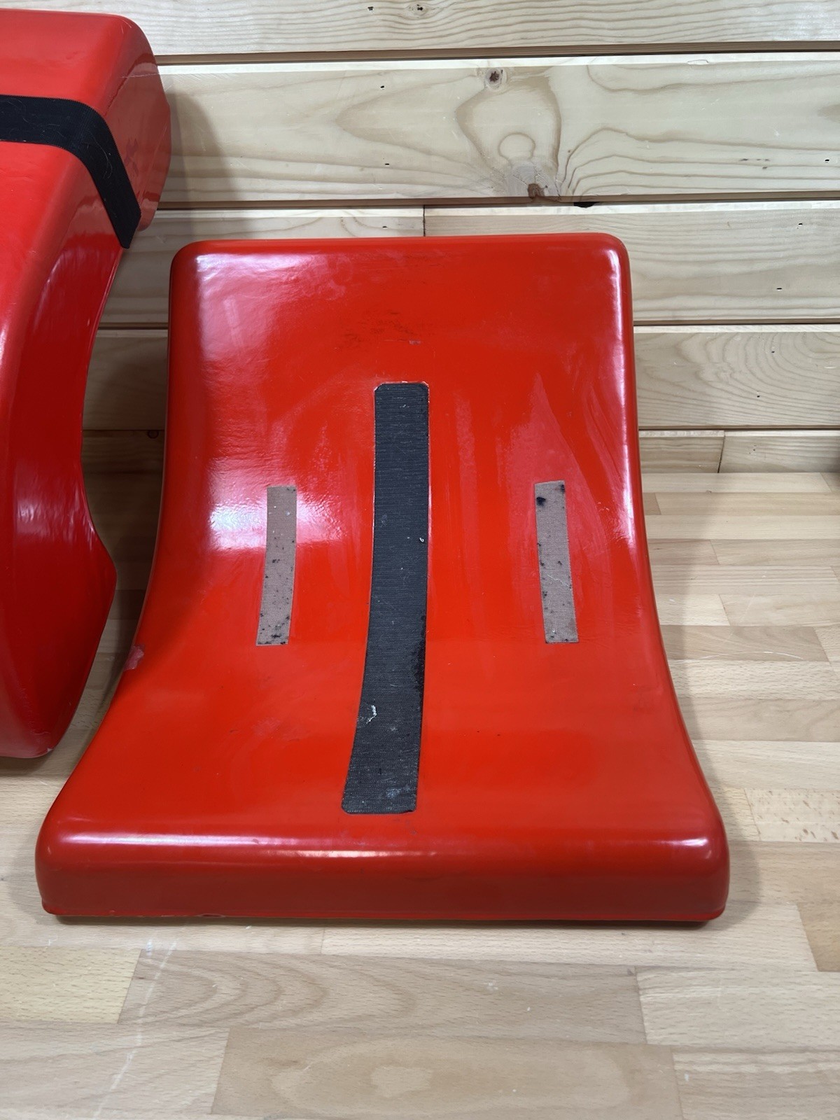 TUMBLE FORMS Feeder Seat Positioner and Tumble Forms Wedge No Belts