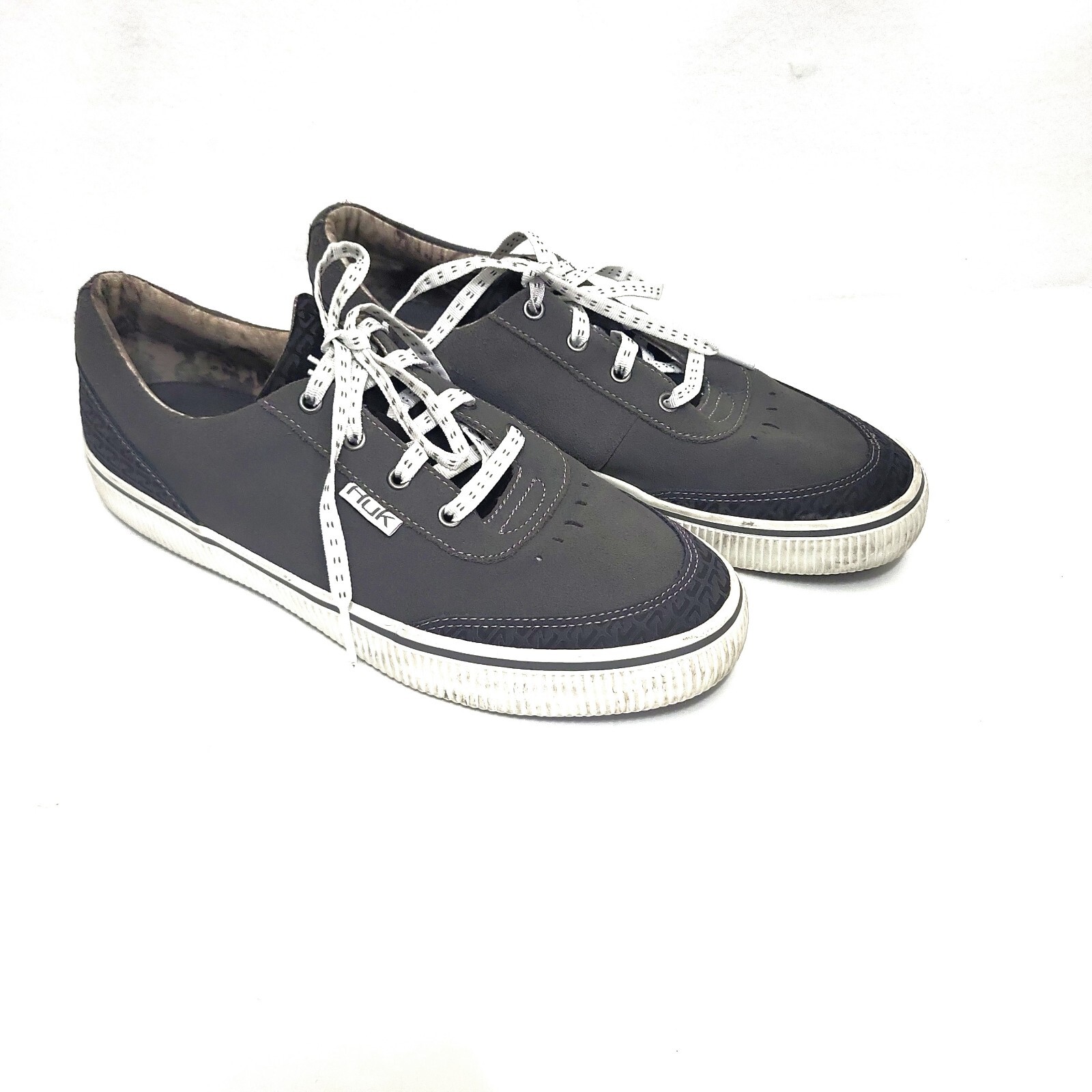 Huk Mania Performance Fishing Leather Sneakers Mens Size 8.5 Lace Up Gray Shoes