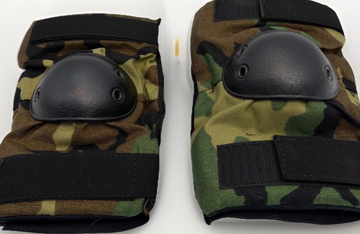 USGI M81 Woodland Camo Military Elbow Pads Large Tactical Airsoft NOS{80}