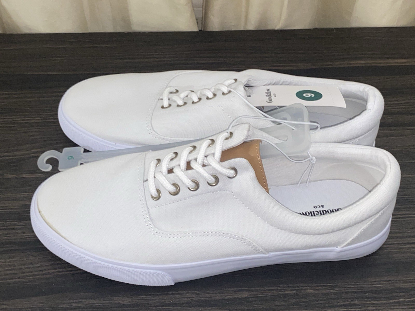 NWT Goodfellow Men’s Size 9 White Sneakers/ Tennis Shoes “Park” Lace Up Preppy