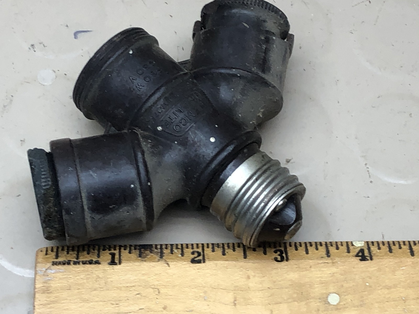 vintage Bakelight Hemco trip-lite Triple Socket + inserts
