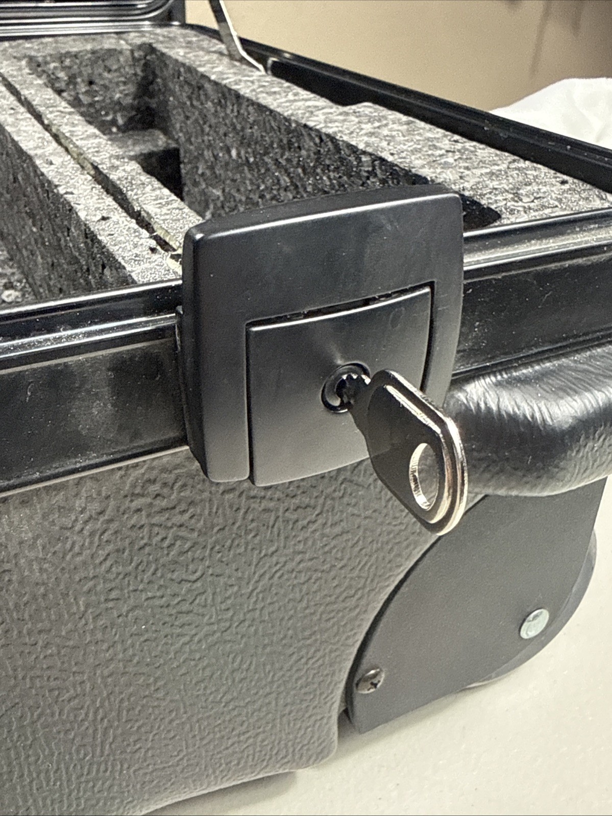 VTG Sudhaus Combo-Code 20” Black Hardshell Rolling Case Keys Combo EXCELLENT EUC